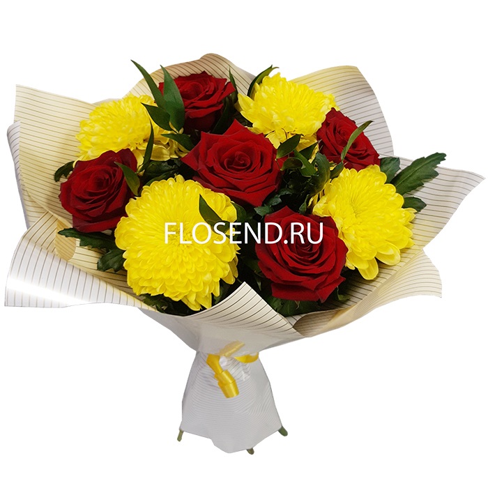 Букет «5 красных роз и 4 желтых хризантем»